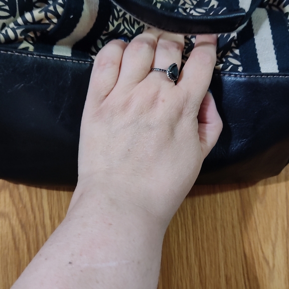 Tommy Hilfiger Purse EUC - Picture 4 of 8